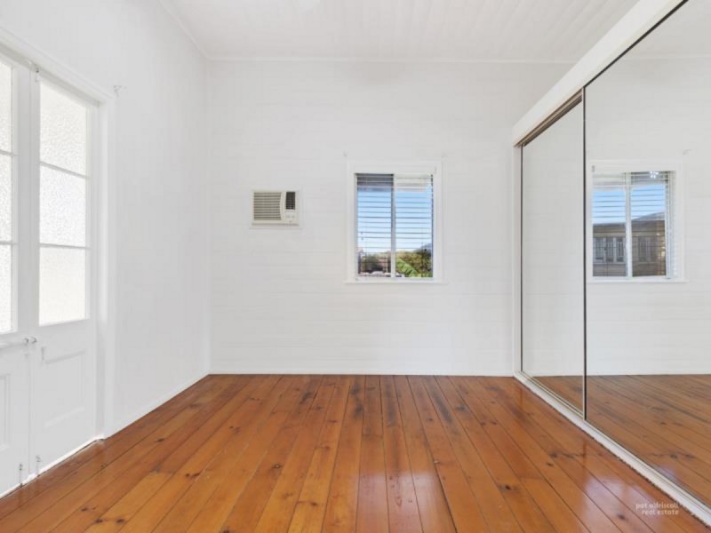 8 Thackeray Street, Park Avenue QLD 4701